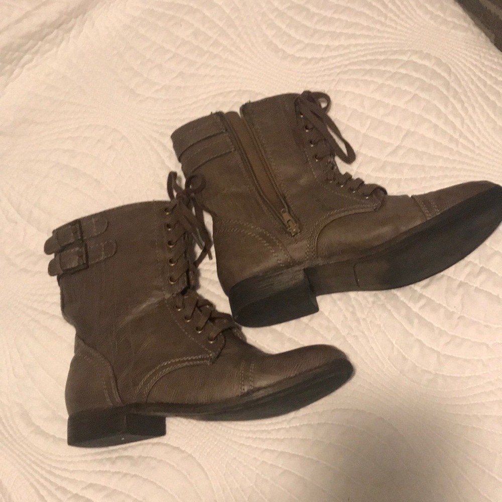 Combat boots